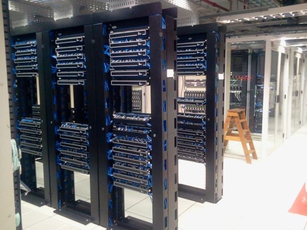 Serverracks in een datacenter